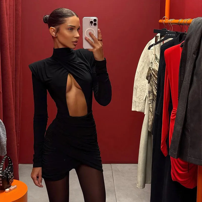 María - Vestido Mini Plisado con Hombreras Cuello Medio y Manga Larga