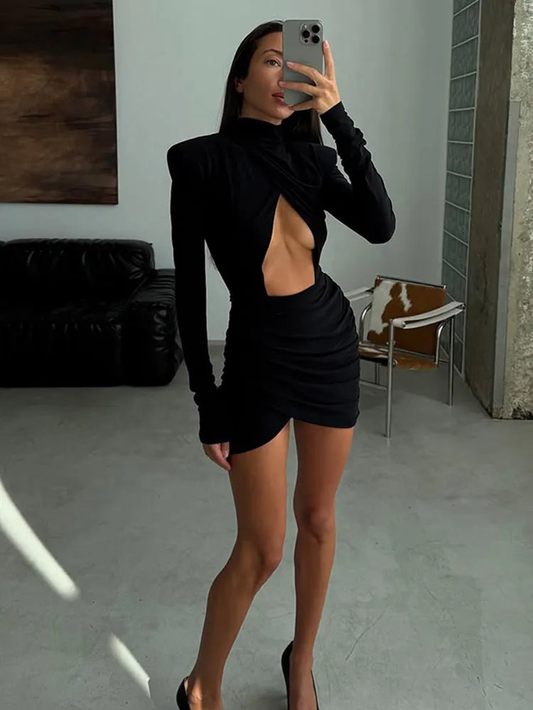 María - Vestido Mini Plisado con Hombreras Cuello Medio y Manga Larga