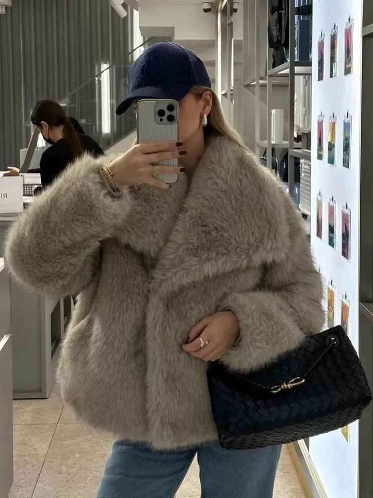 Lorena - Abrigo Faux Fur Plush Estilo Fluffy Otoño Invierno Mujer