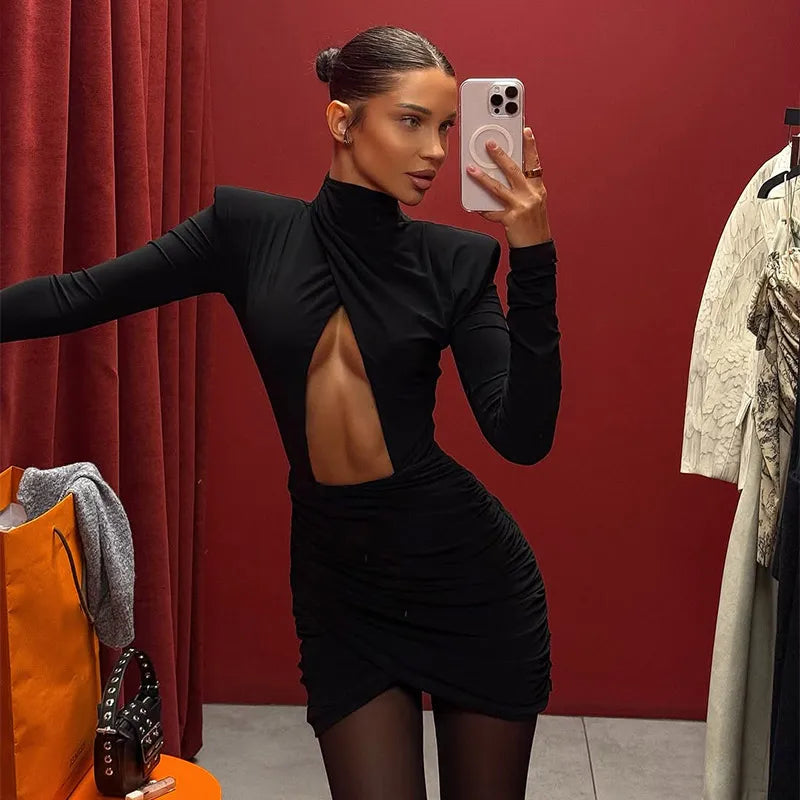 María - Vestido Mini Plisado con Hombreras Cuello Medio y Manga Larga